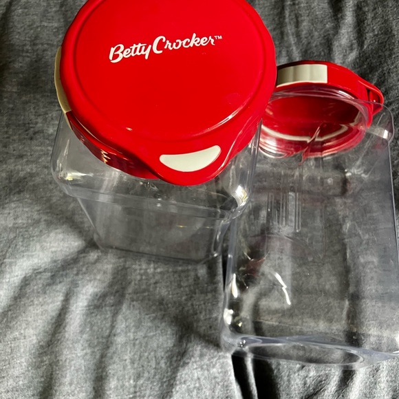 Storage containers - Picture 4 of 5